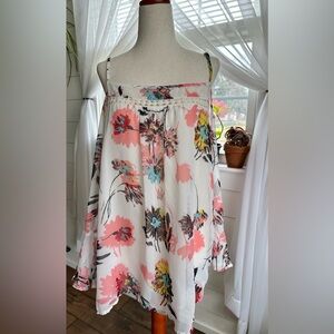 KORI AMERICA WHITE FLORAL PRINT COLD-SHOULDER BLOUSE. 
SIZE: MEDIUM